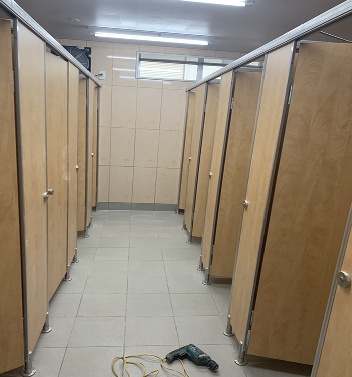 Thi công 600m2 vách ngăn vệ sinh cho nhà máy Toyoda Gosei 12 vách ngăn nhà vệ sinh 11