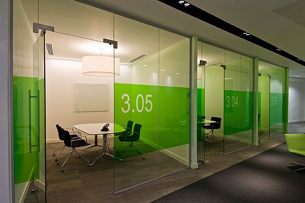 vách kính văn phòng đẹp 242