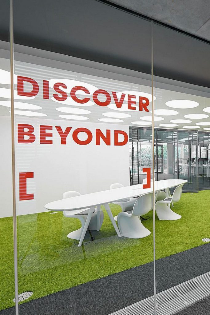 vách kính văn phòng đẹp 319