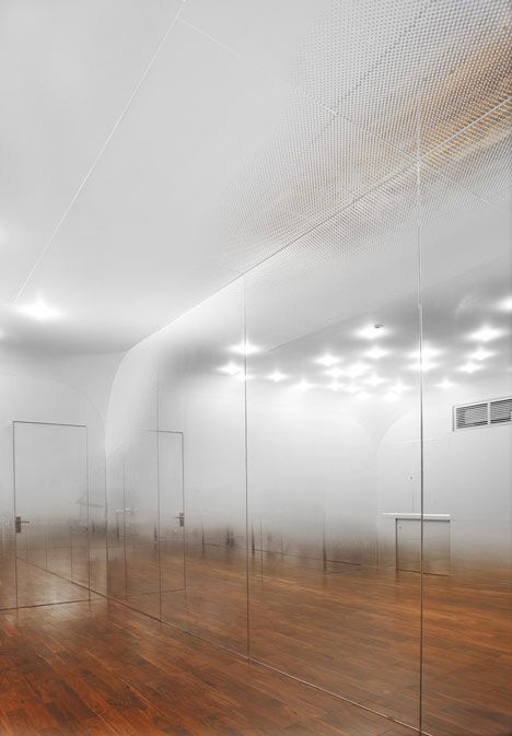 vách kính văn phòng đẹp 383