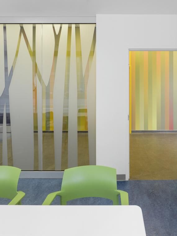 vách kính văn phòng đẹp 323